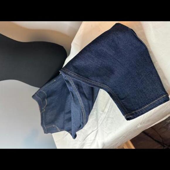 NWT Old Navy Super Skinny Mid Rise, Size 20 - Picture 2 of 5